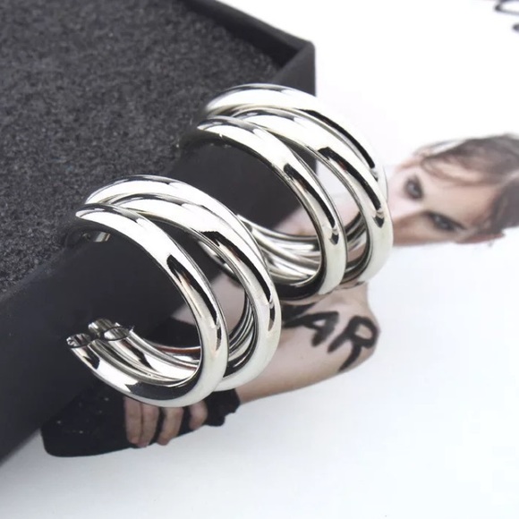 NWOT silver tone Triple Layer Hoop earrings - Picture 4 of 6